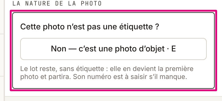 Le volet de l’étiquette du premier lot : « Non — c’est une photo d’objet », sous « Cette photo n’est pas une étiquette ? » au poste, et la phrase qui dit que le lot reste, sans étiquette.