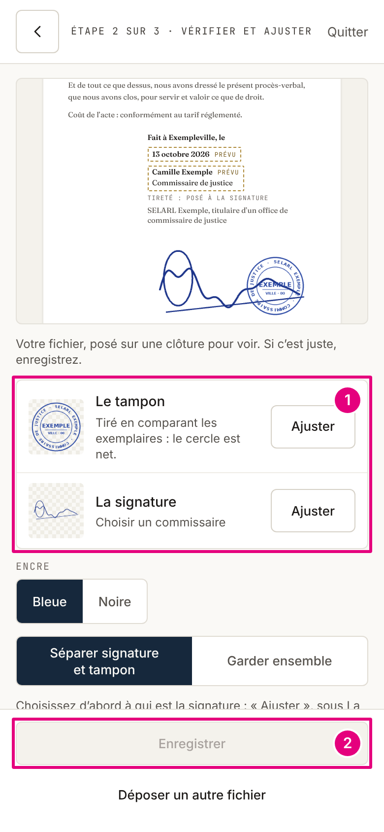 Au téléphone, l’étape « Vérifier et ajuster » : l’aperçu sur la clôture d’abord, puis le tampon et la signature, chacun avec « Ajuster », et « Enregistrer » en pied.